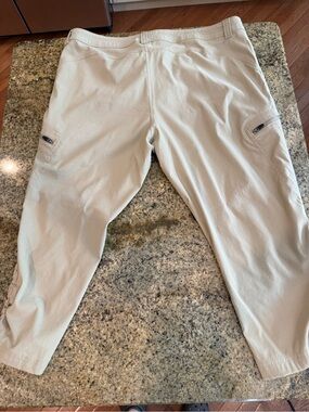 Eddie Bauer Women’sLight Beige Capri Pants with Side Zippers Size 16